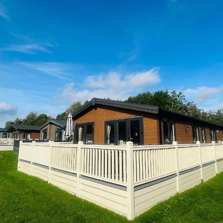 Rosie'S Rest With Hot Tub Villa Barmby on the Moor Bagian luar foto