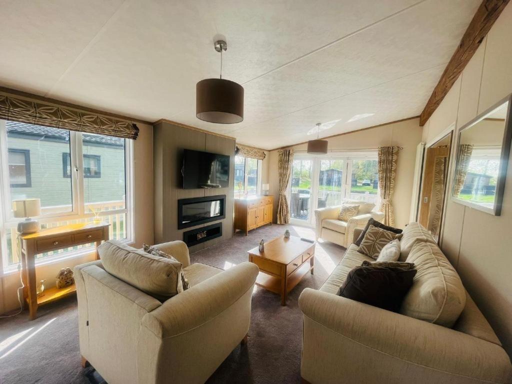 Rosie'S Rest With Hot Tub Villa Barmby on the Moor Bagian luar foto