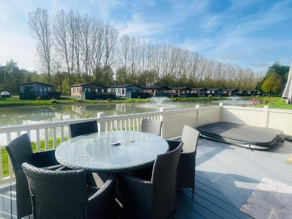 Rosie'S Rest With Hot Tub Villa Barmby on the Moor Bagian luar foto