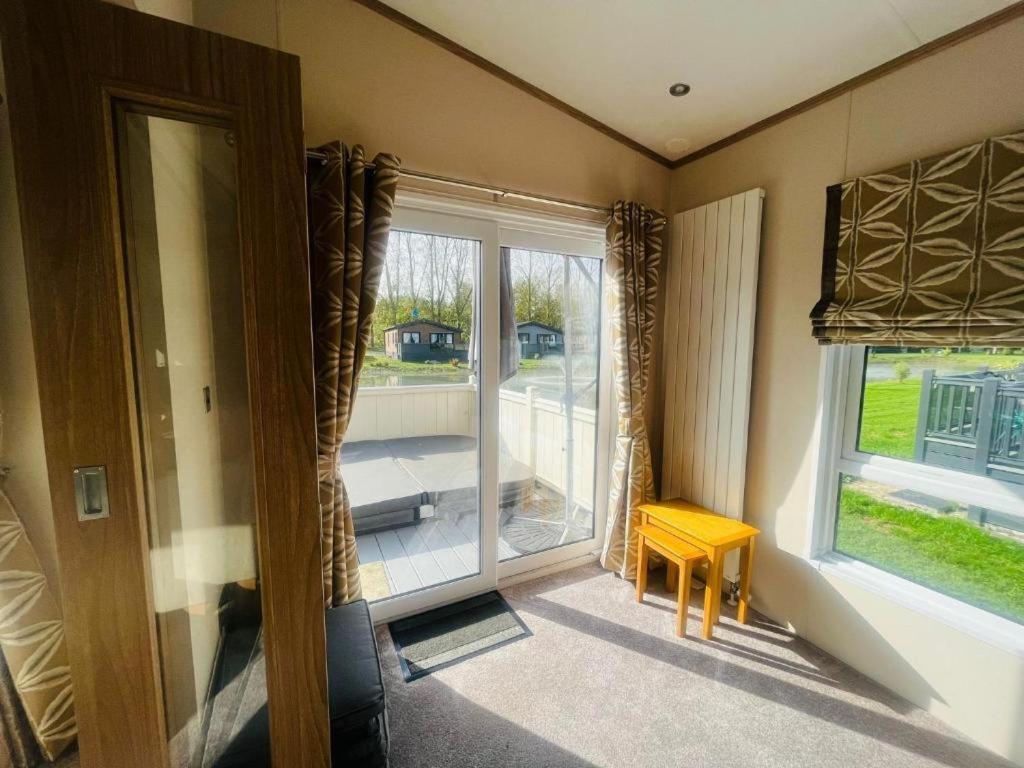 Rosie'S Rest With Hot Tub Villa Barmby on the Moor Bagian luar foto