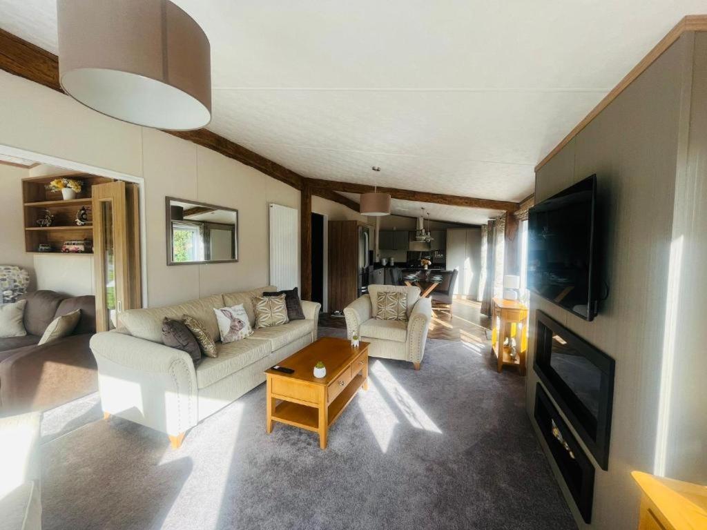 Rosie'S Rest With Hot Tub Villa Barmby on the Moor Bagian luar foto